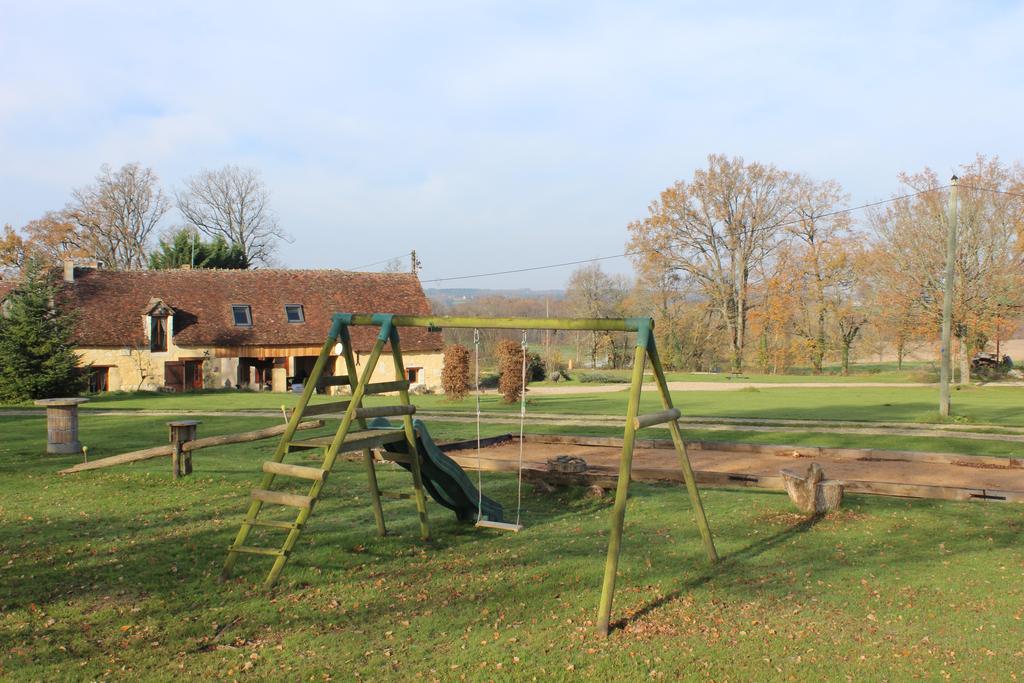 Gîte à l'ombre des chênes Châteauvieux Esterno foto