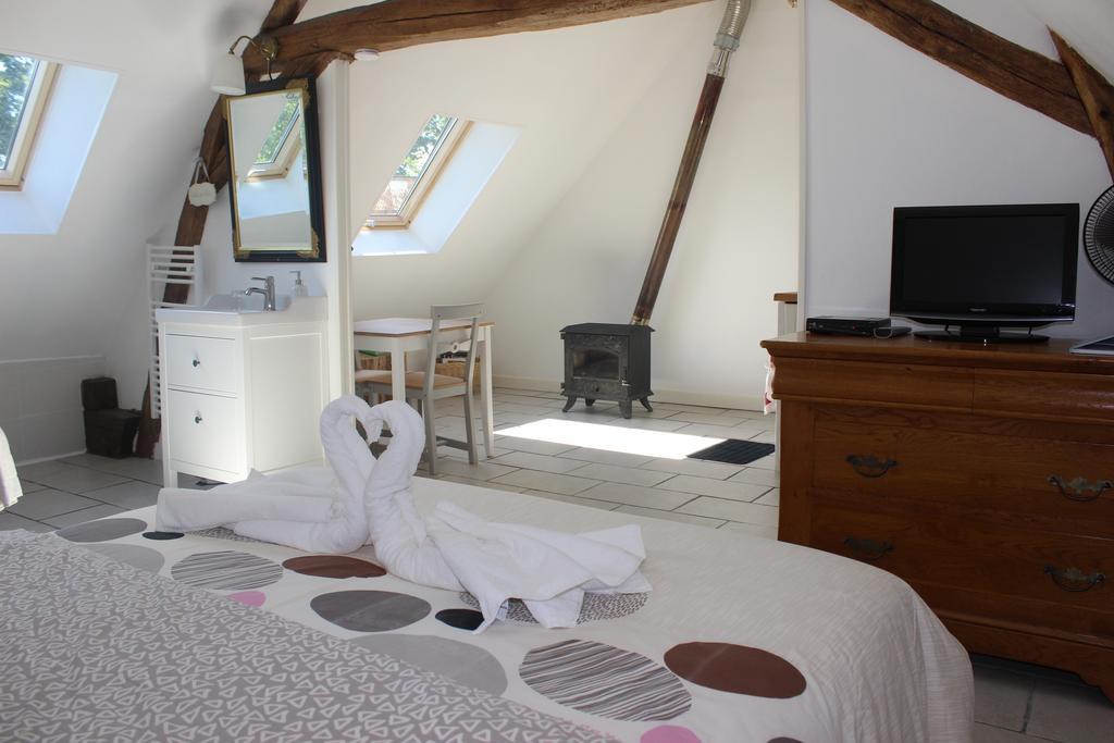 Gîte à l'ombre des chênes Châteauvieux Esterno foto