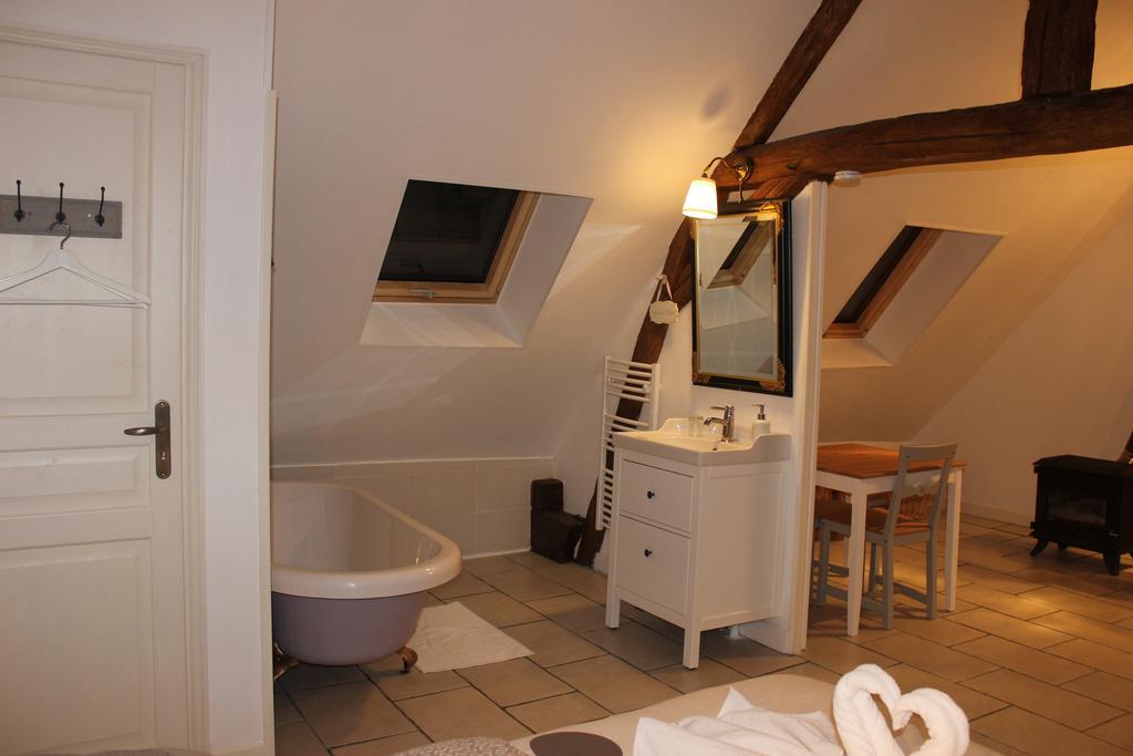 Gîte à l'ombre des chênes Châteauvieux Esterno foto