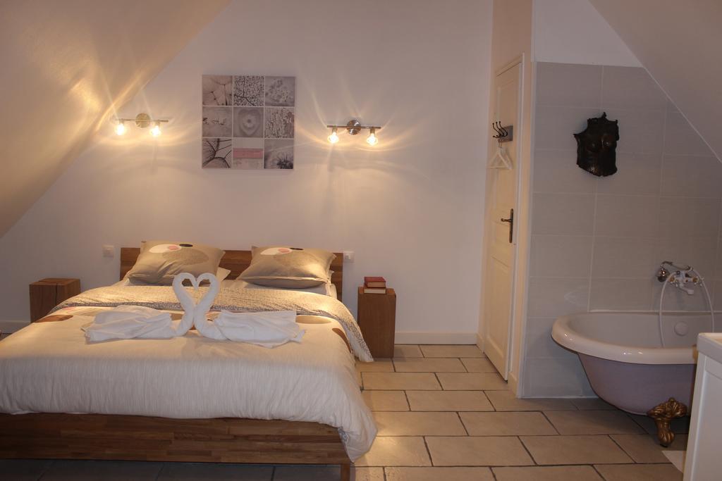 Gîte à l'ombre des chênes Châteauvieux Esterno foto
