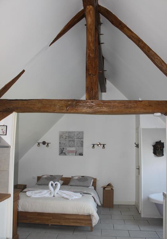 Gîte à l'ombre des chênes Châteauvieux Esterno foto