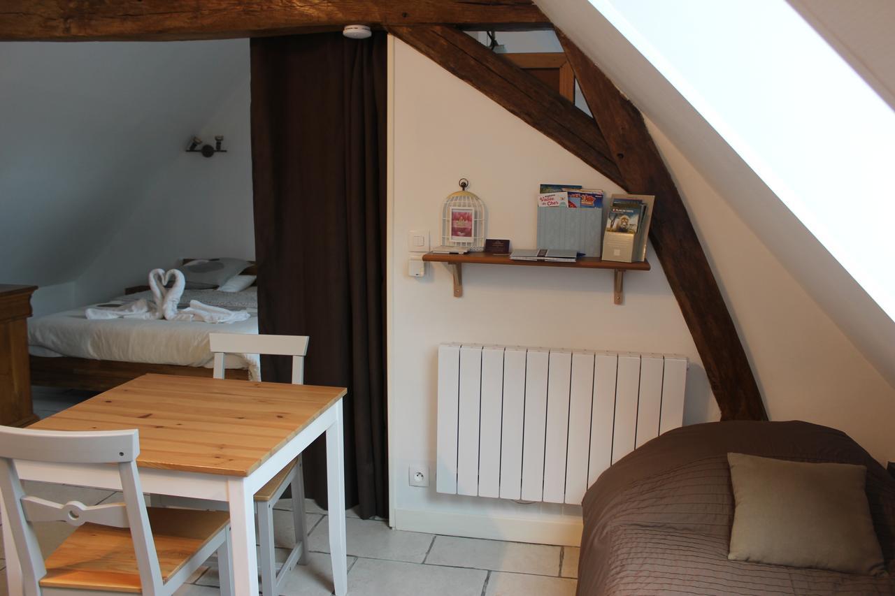 Gîte à l'ombre des chênes Châteauvieux Esterno foto