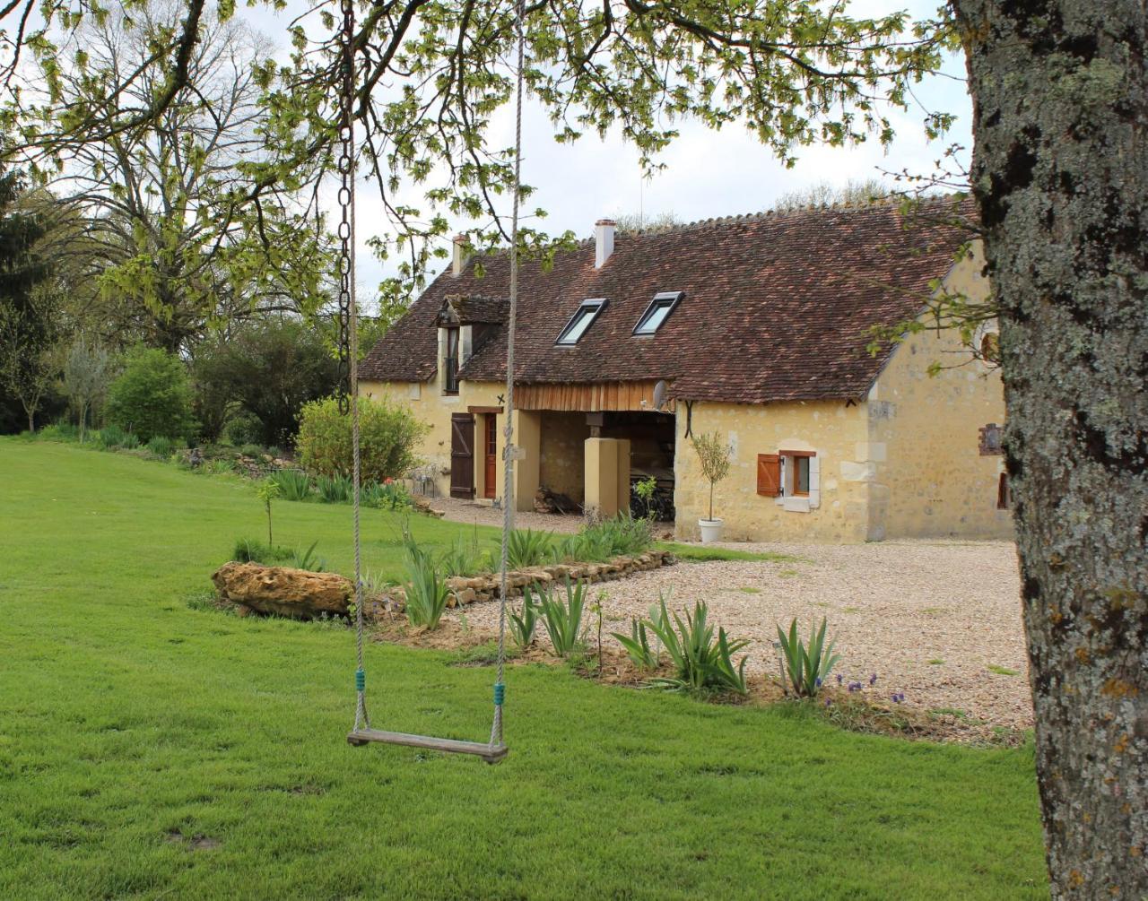 Gîte à l'ombre des chênes Châteauvieux Esterno foto